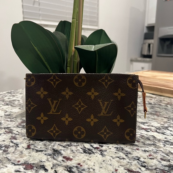 Louis Vuitton Pochette Cosmetic / Makeup Pouch (Mini Size) in Monogram Brown! - Picture 2 of 8